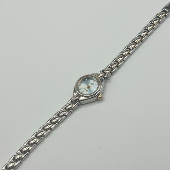 Faded Glory Silver Tone Women’s Quartz Watch 27mm Working New Battery - Picture 7 of 8